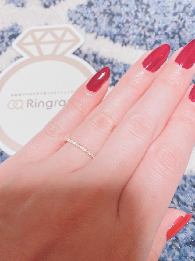 ハーフエタニティリングです。
細身でダイヤが輝いてます。