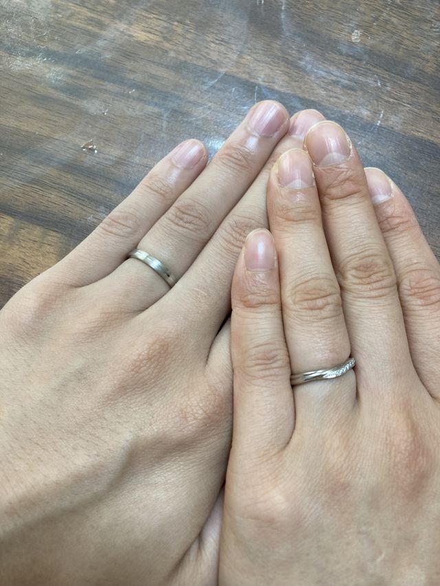 同じブランド内で私と彼それぞれが好きな指輪を購入しました。