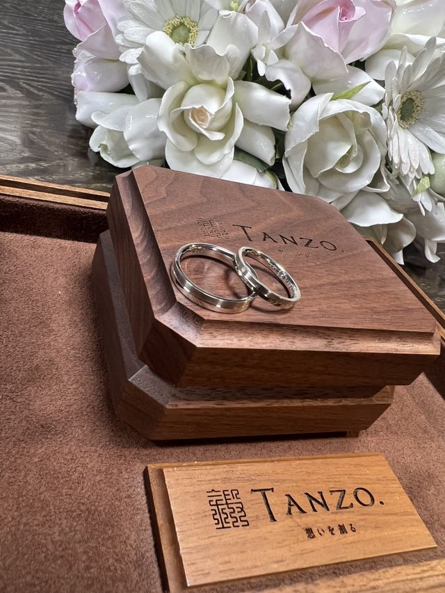 真ん中にラインを入れマット加工と鏡面で仕上げていただきました