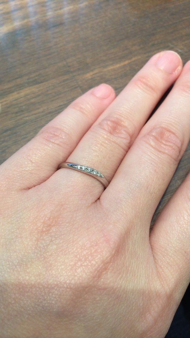 自然なウェーブにダイヤが5石