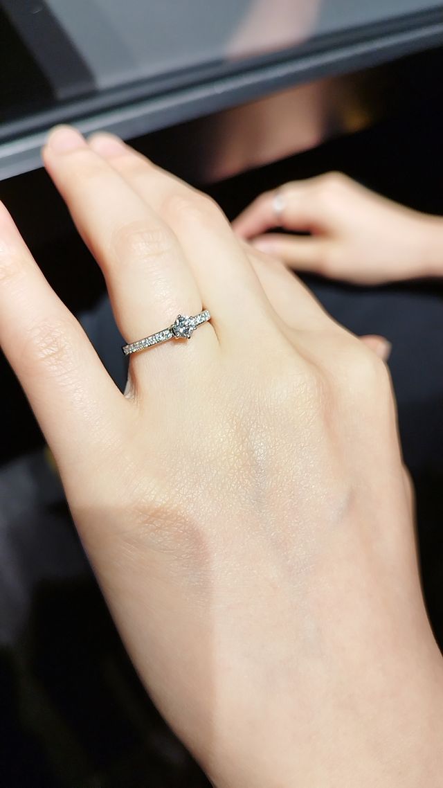 店員さんの勧められた指輪試着時