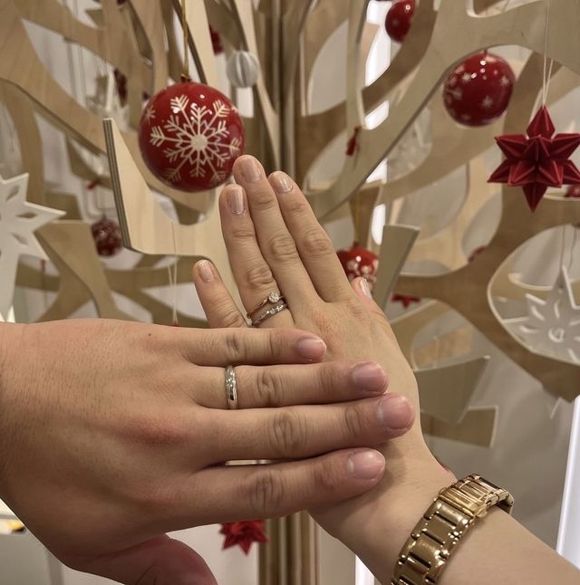 可愛いクリスマスツリーの前で写真が撮れて大満足です☺️