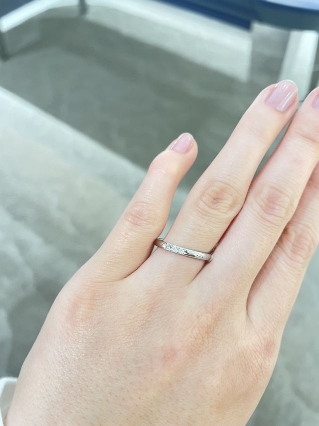 小ぶりで指が細く見えるリング