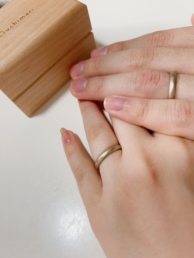 温かみがある結婚指輪となりました。
一生の宝です。
