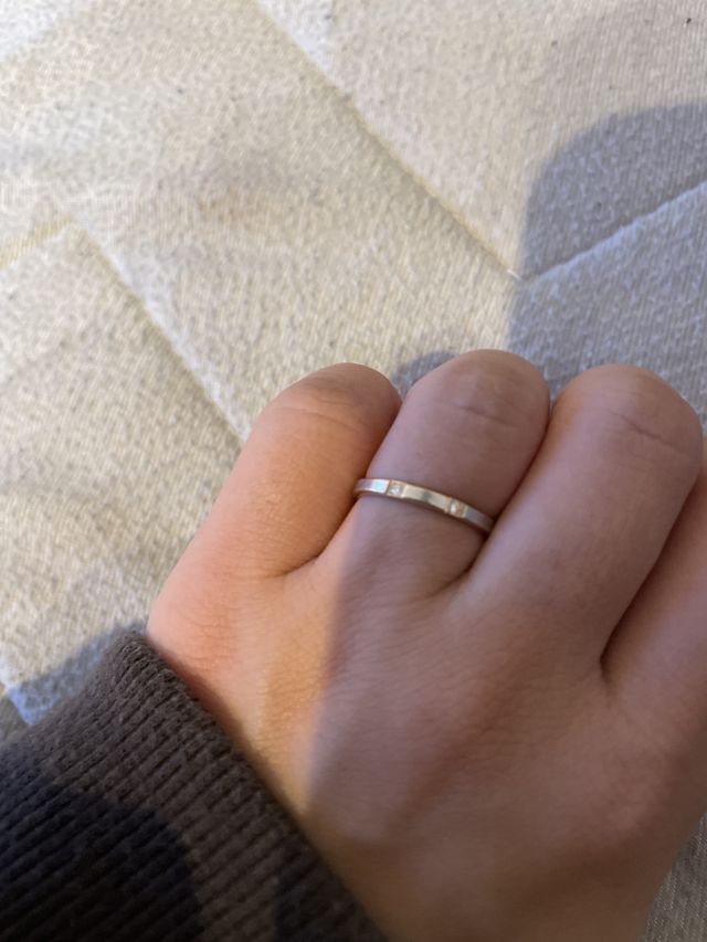 手が小さいので細いタイプの指輪にしました