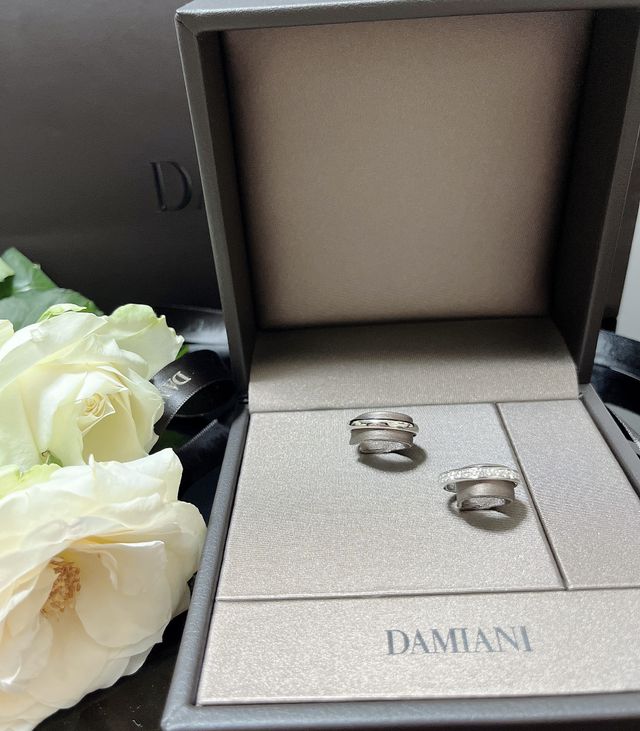 指輪購入時のボックスとリングの写真です。