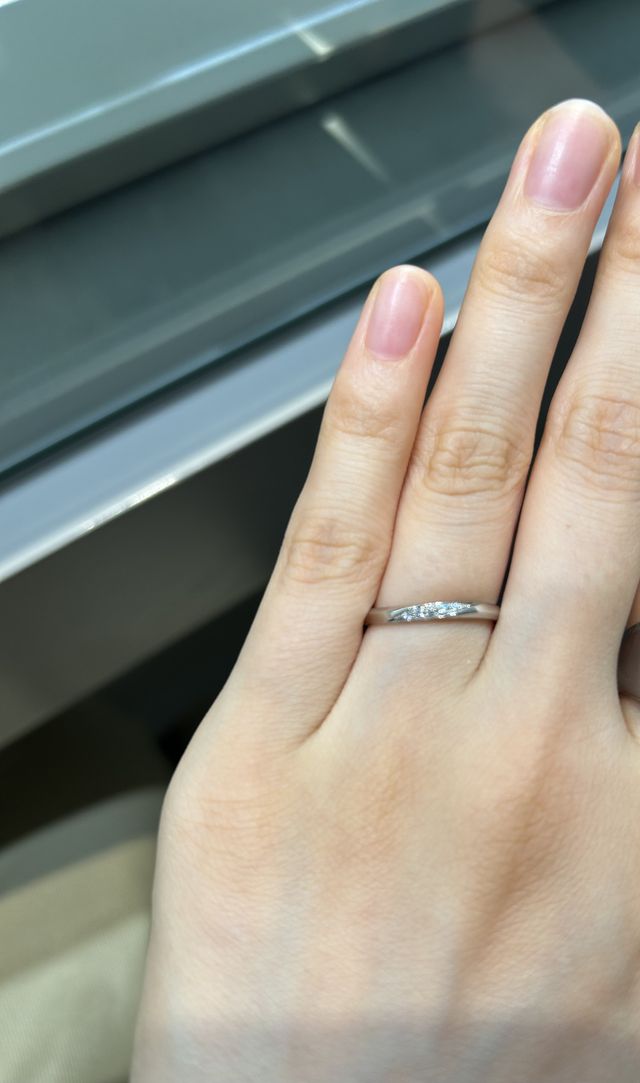 ダイヤは小さいですが実際見ると結構輝きがあります。