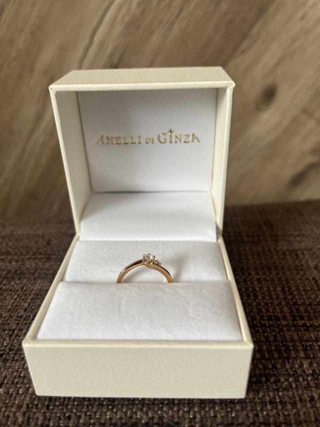 ダイヤモンド1石で素材はピンクゴールドに変更してもらいました