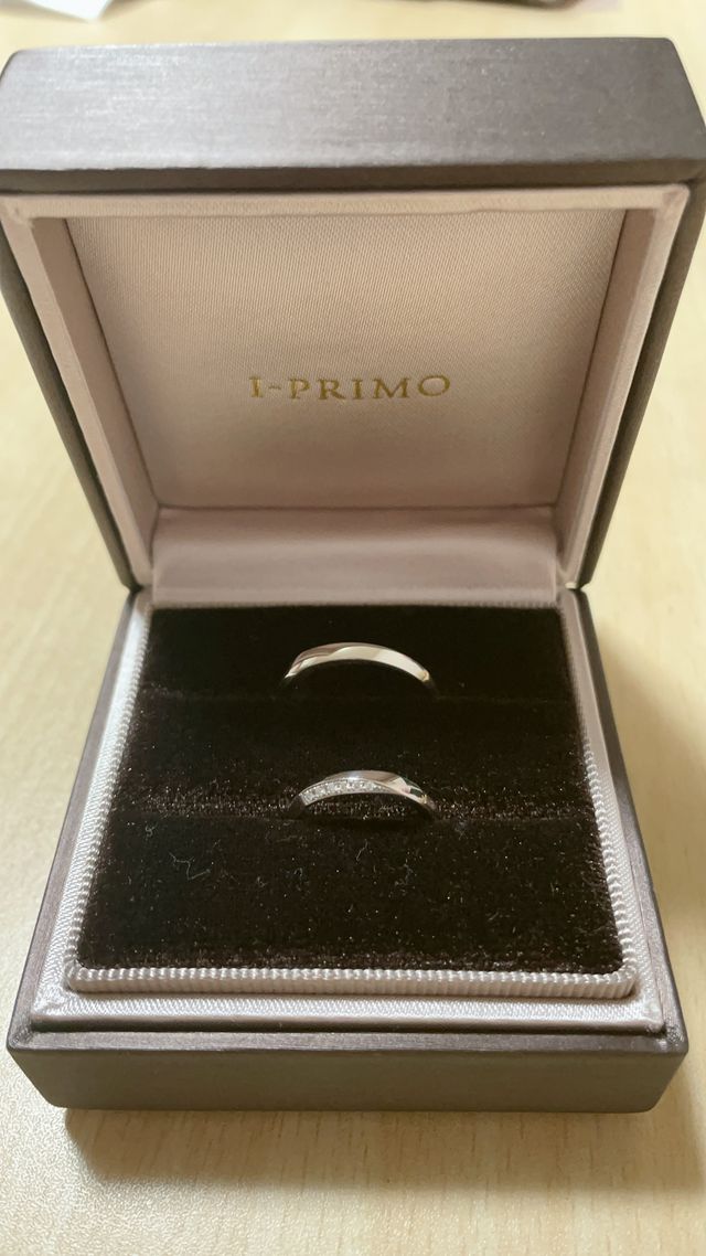 手の甲側は太め、手のひら側は細くなっており着け心地が良い。