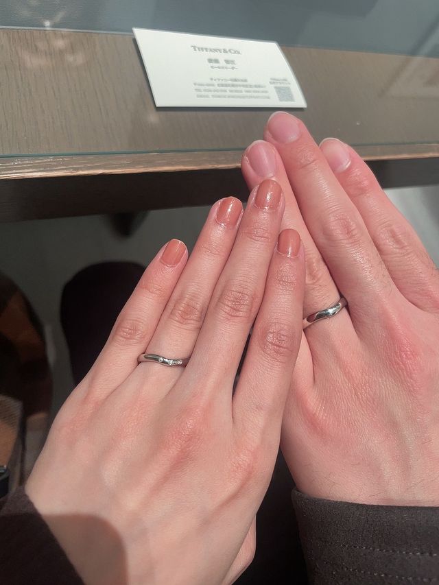 男女ペアのデザインです。
