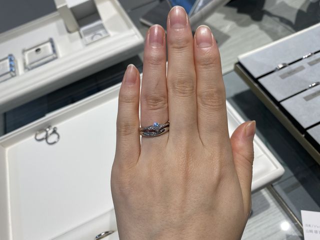 上段:婚約指輪
下段:結婚指輪