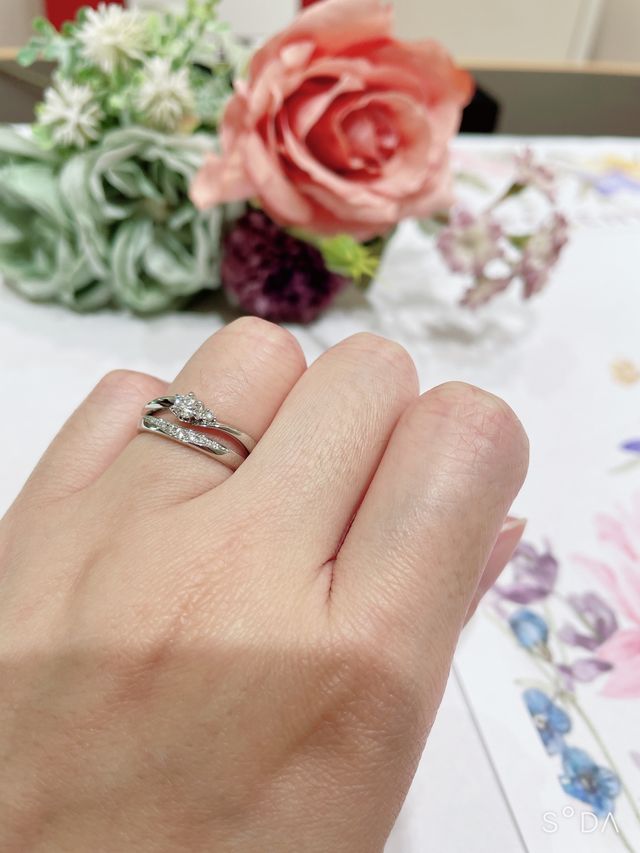 重ね付けしてみたものです！婚約指輪もトレセンテさんのです。
