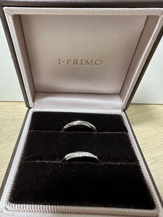 女性側はダイヤが多くてキラキラしている所がお気に入りです！