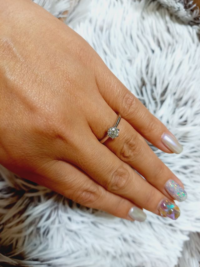 ダイヤがとても大きく、カットもとても気に入ってます❤️