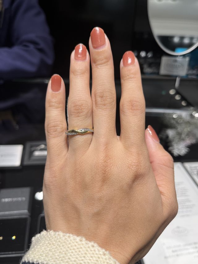 ウェーブで日本人の手にぴったりの形で大満足