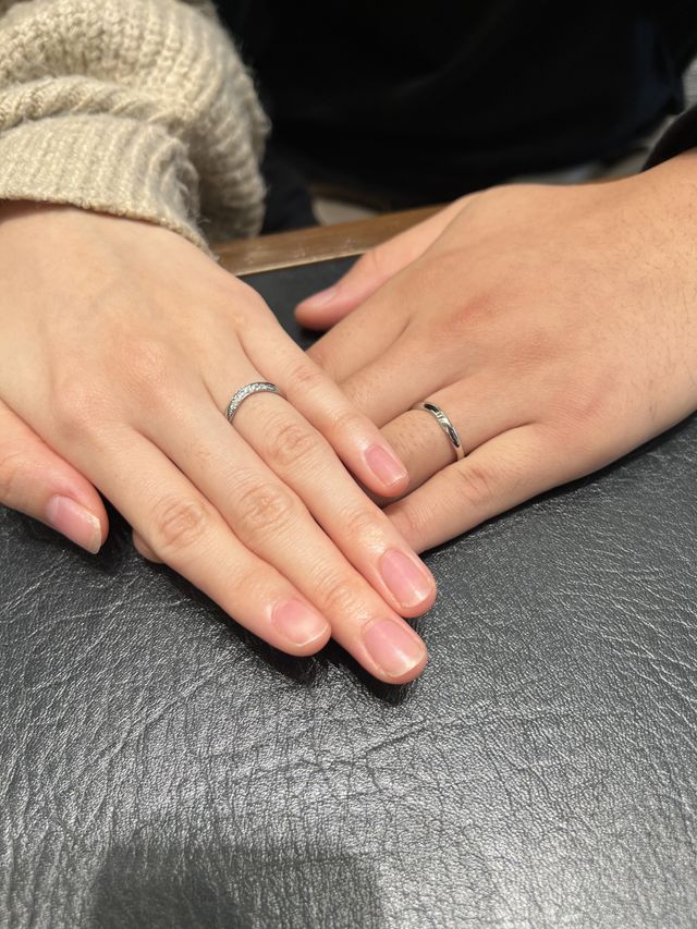 ロイヤルアッシャーで、ウェーブタイプのリングを選びました。