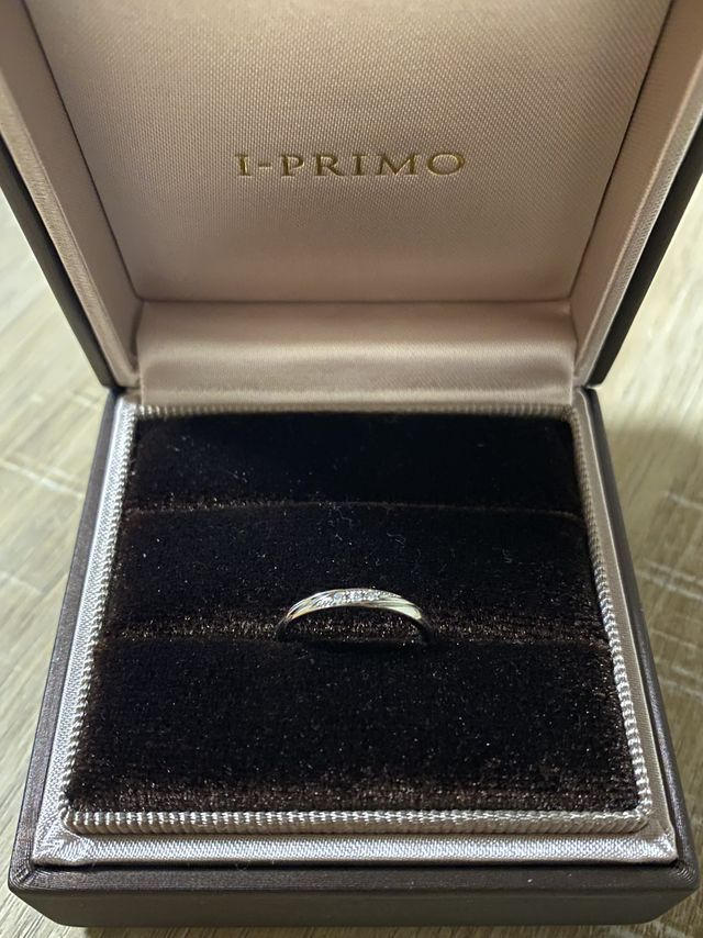 女性用の指輪です。