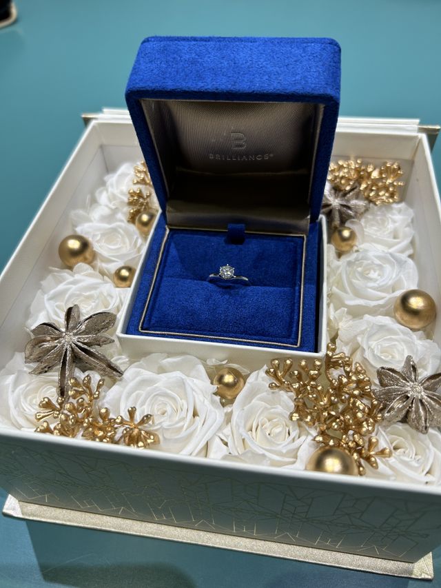 クリスマスキャンペーン2023 サプライズボックス+婚約指輪