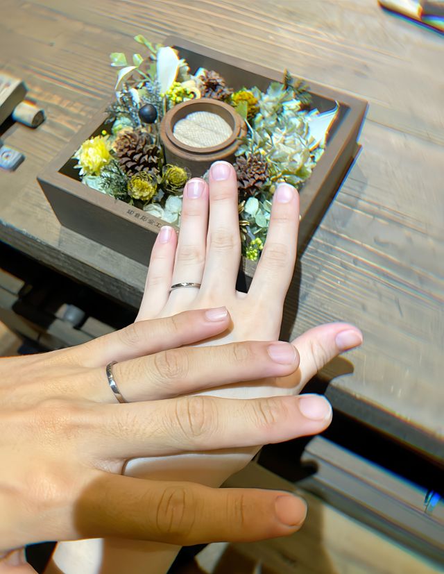 2人でシンプルなデザインにしました。プラチナ素材です！