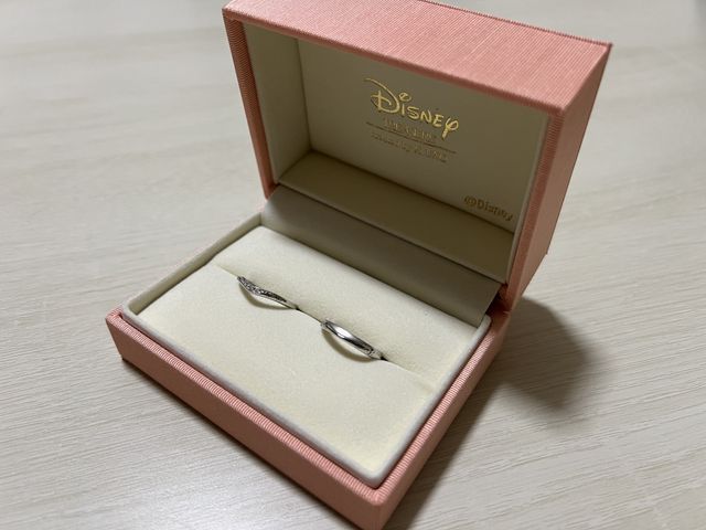 ディズニーのミッキー&ミニーの指輪です。セミオーダーしてます