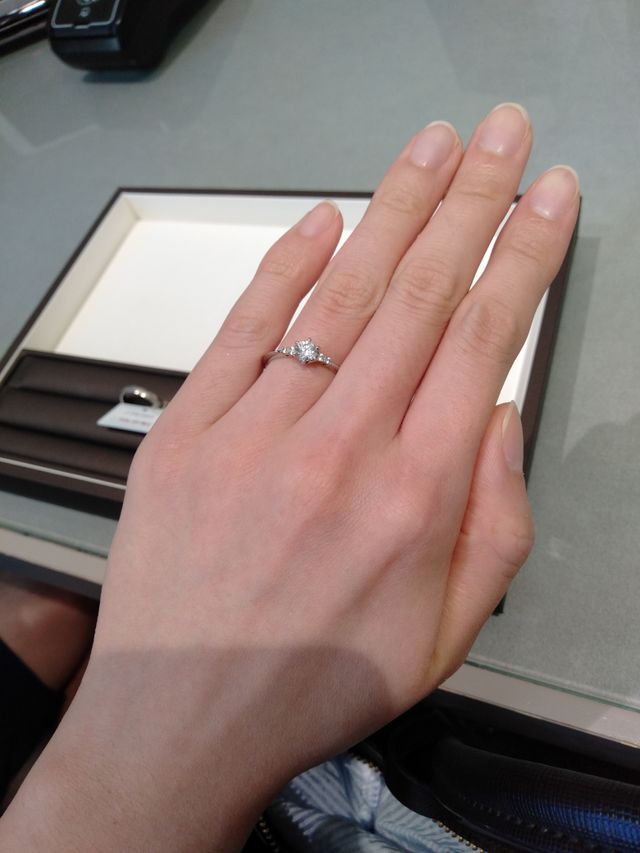 これは試着用なので少し大きめです。