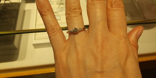 一番最初に訪問したお店がここでした。
ラインが綺麗でした。