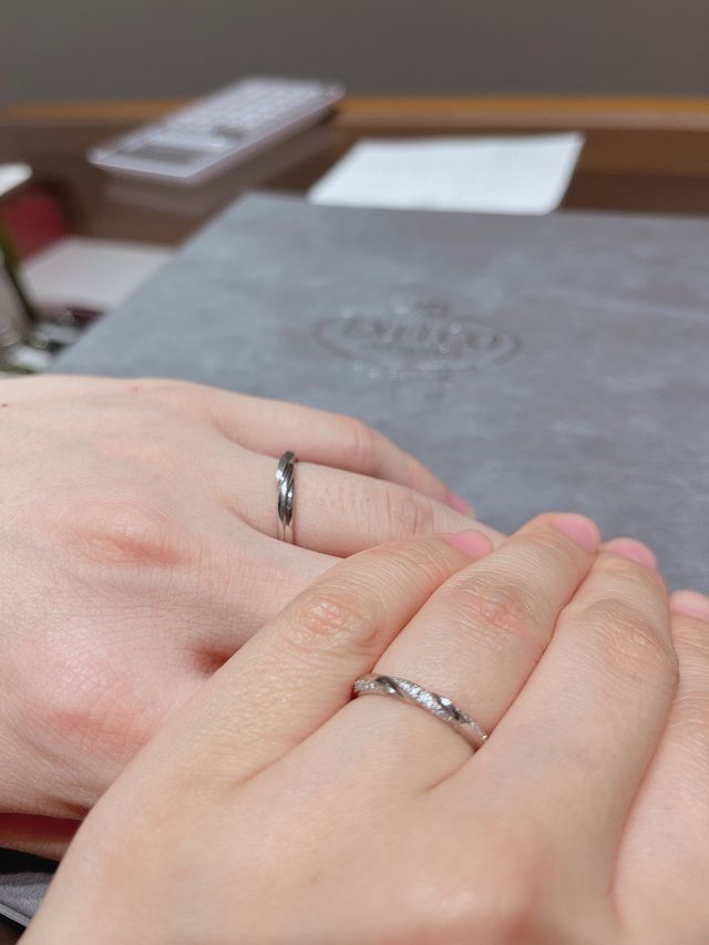 どの角度から見てもダイヤモンドがキラキラと輝くデザイン