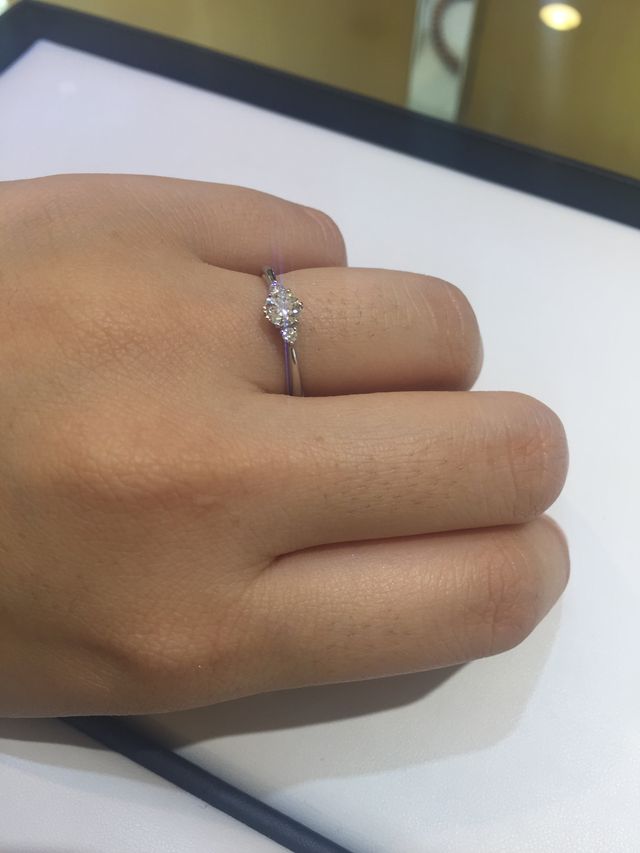 婚約指輪購入しました。0.3カラットとても満足してます。