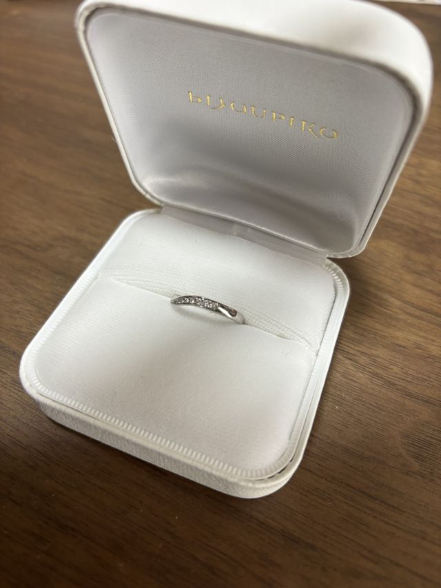 女性用のみです。
白いケースに入っていて素敵です