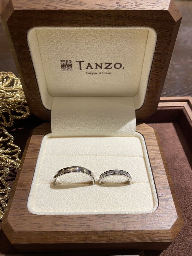 デザインや刻印こだわった指輪を作っていただきました。
