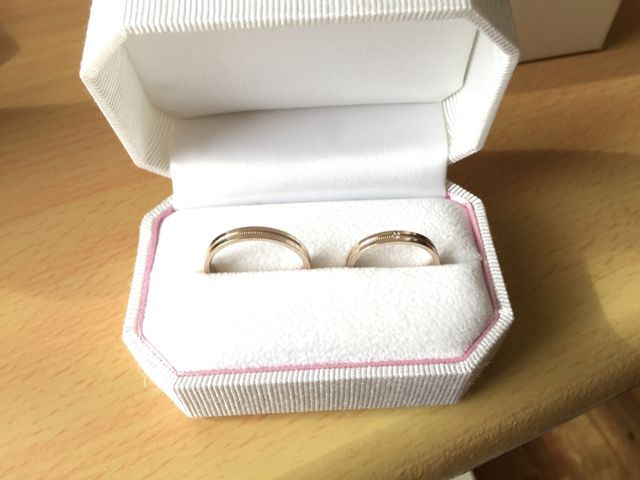 キャンペーン中で、内側に誕生石を入れてもらいました。