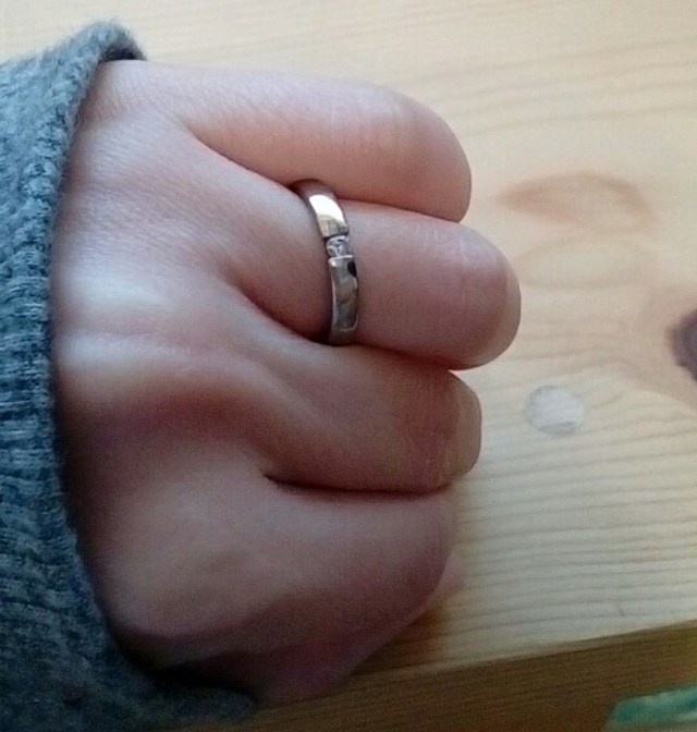 フラー・ジャコーの結婚指輪。艶消しのもの。