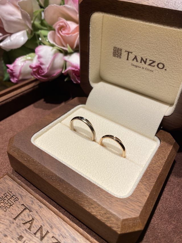 こだわりの加工をいれたシャンパン・ピンクゴールドの指輪です