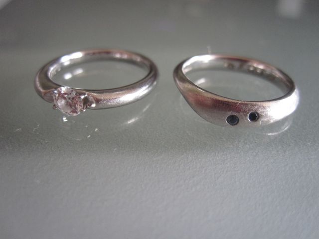 結婚指輪と並べたところ