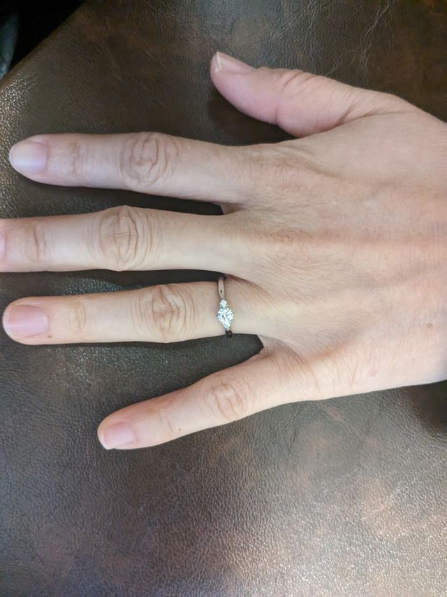 購入した婚約指輪です。