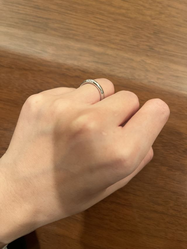 私の指輪です。3辺&times;3つのダイヤモンド