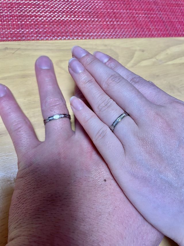 綺麗目にもカジュアルにも合いそうなデザインです。