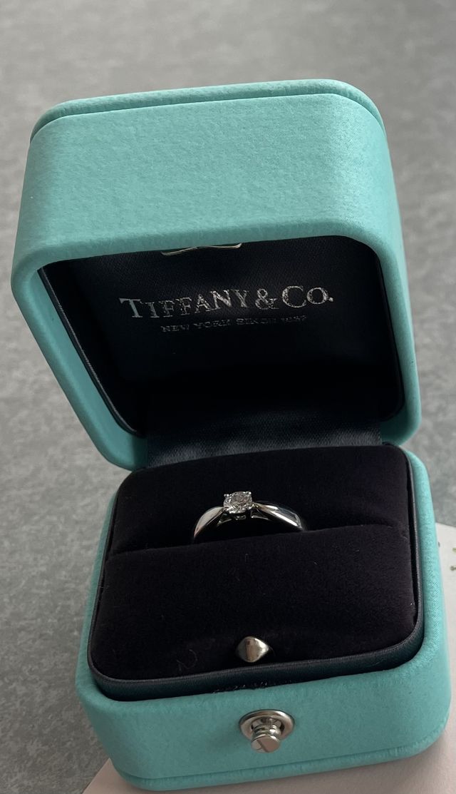 指輪ケースに指輪を入れてます！