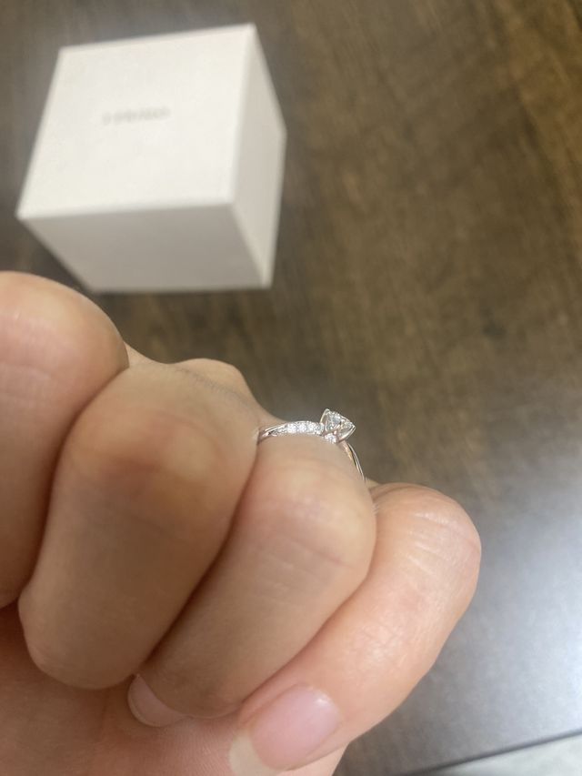 どこからみてもダイヤの輝きが見えるデザイン！上からダイヤ編