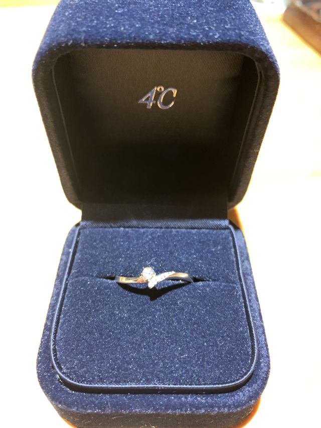 ケースに入った状態のものです。