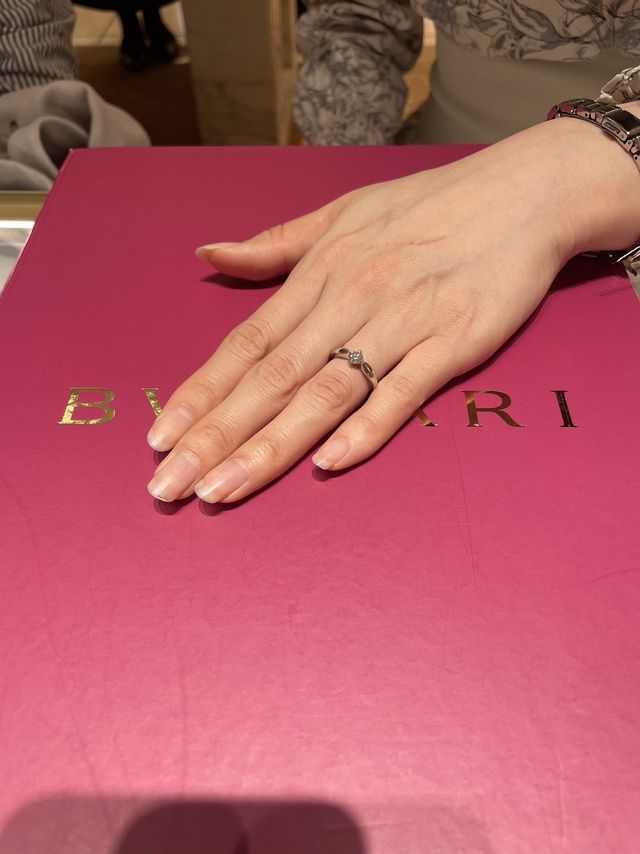 写真のものは0.35ctです。