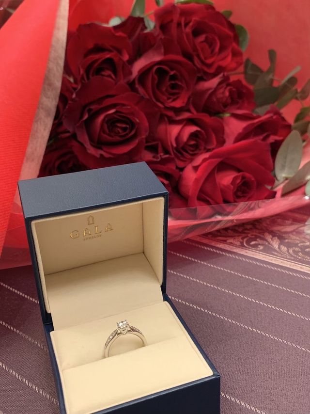 大人っぽいネイビーのリングボックス