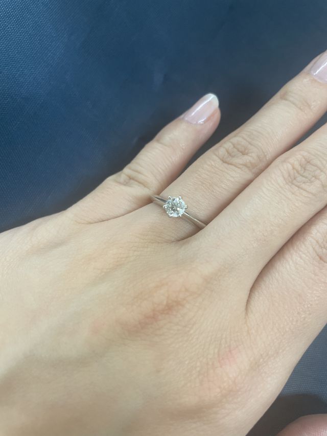 見た目は尖って見えますが、つけ心地はとてもいいです。