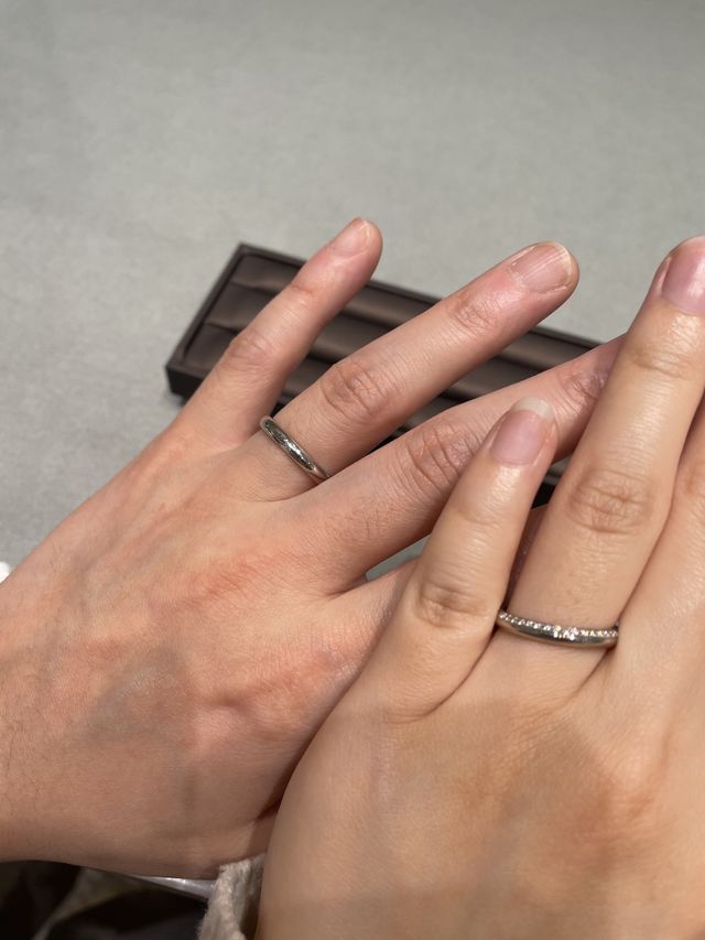 片側にダイヤがついたデザイン