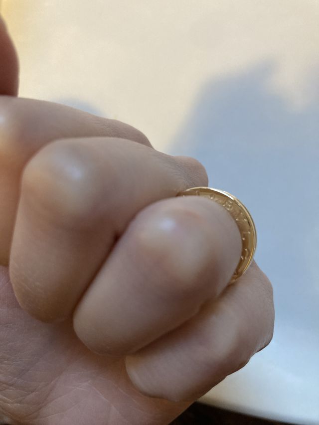 目立たないところにブランドロゴがあります。