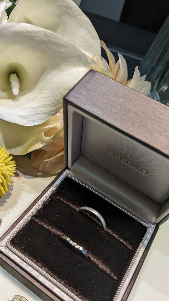 お互いが、それぞれ一目惚れしたお気に入りの指輪です。