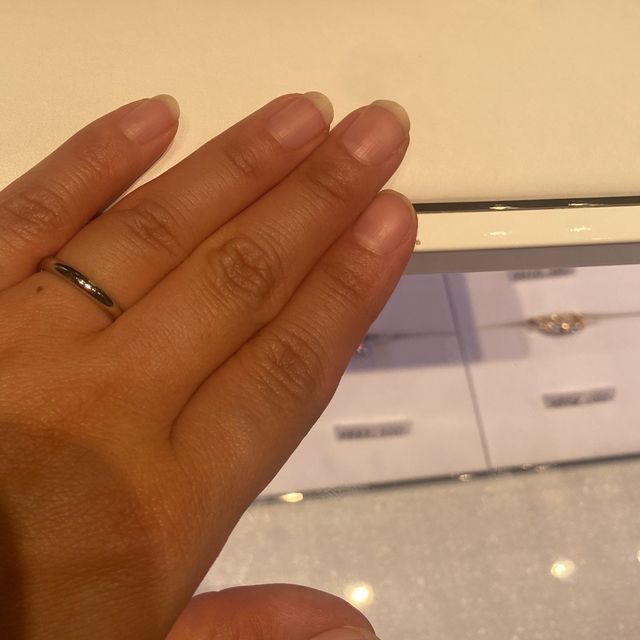 伝統の一品。
こちらも婚約指輪に合いそう。