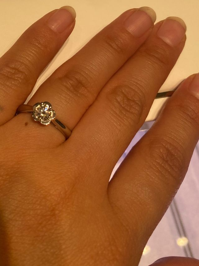 婚約指輪
大きなお花が可愛い