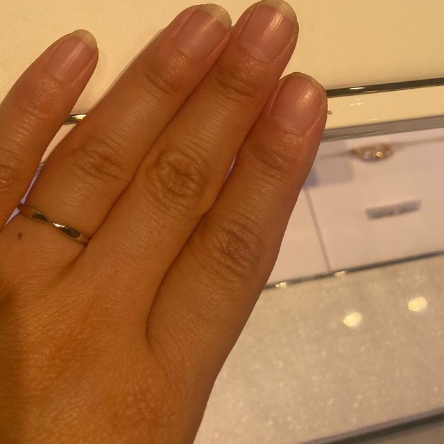 婚約指輪に合いそうな指輪
控えめ