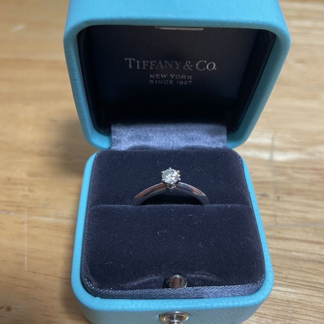 ボックス内婚約指輪